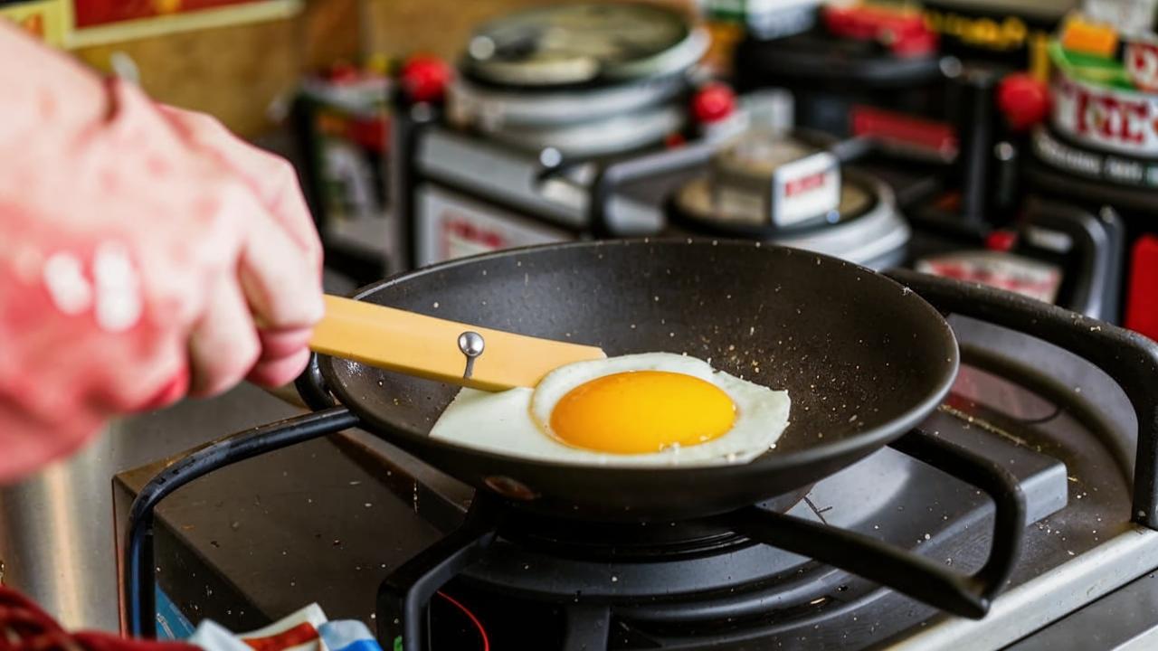 How do you cook eggs properly?