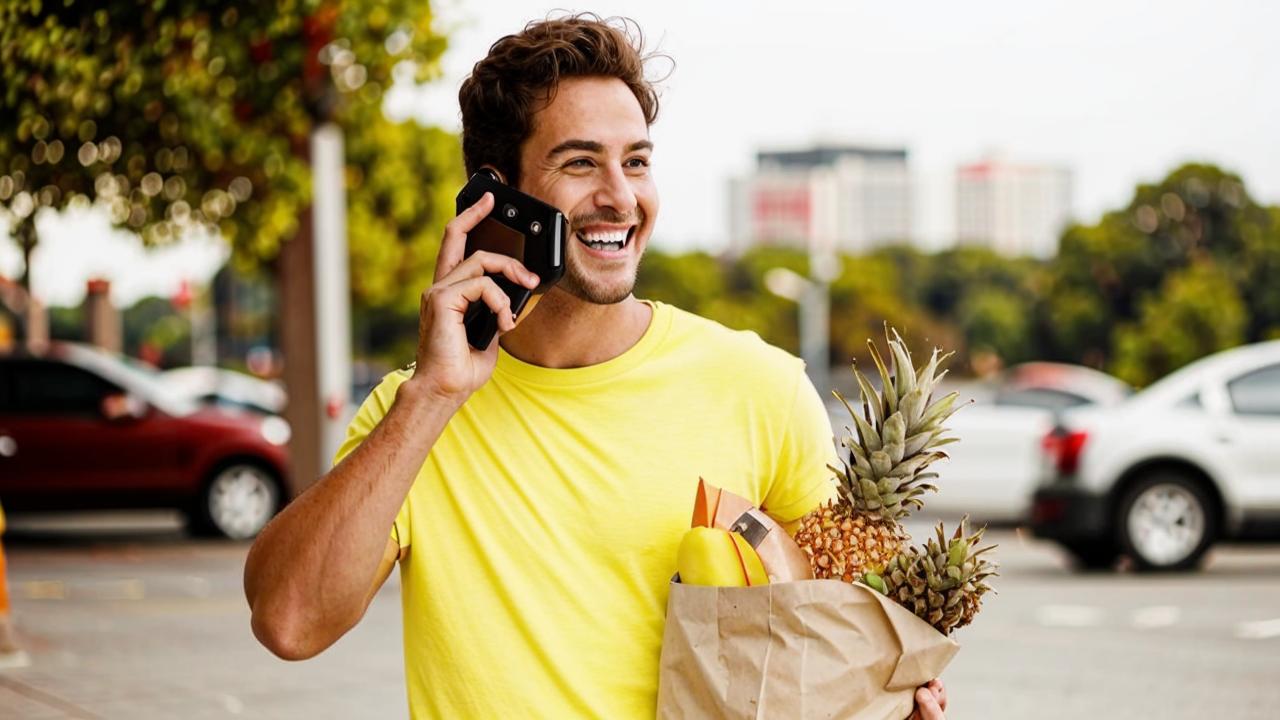 How to properly carry heavy grocery bags