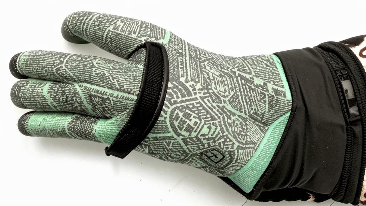 Women's gloves Dakine DK Omni for skiing and snowboarding, 6999 rubles / AlpIndustriya