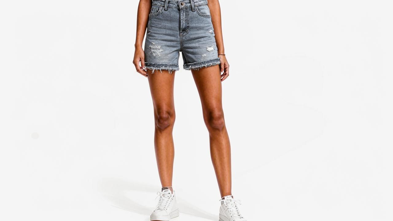 Ripped denim shorts, 2599 rubles / sela