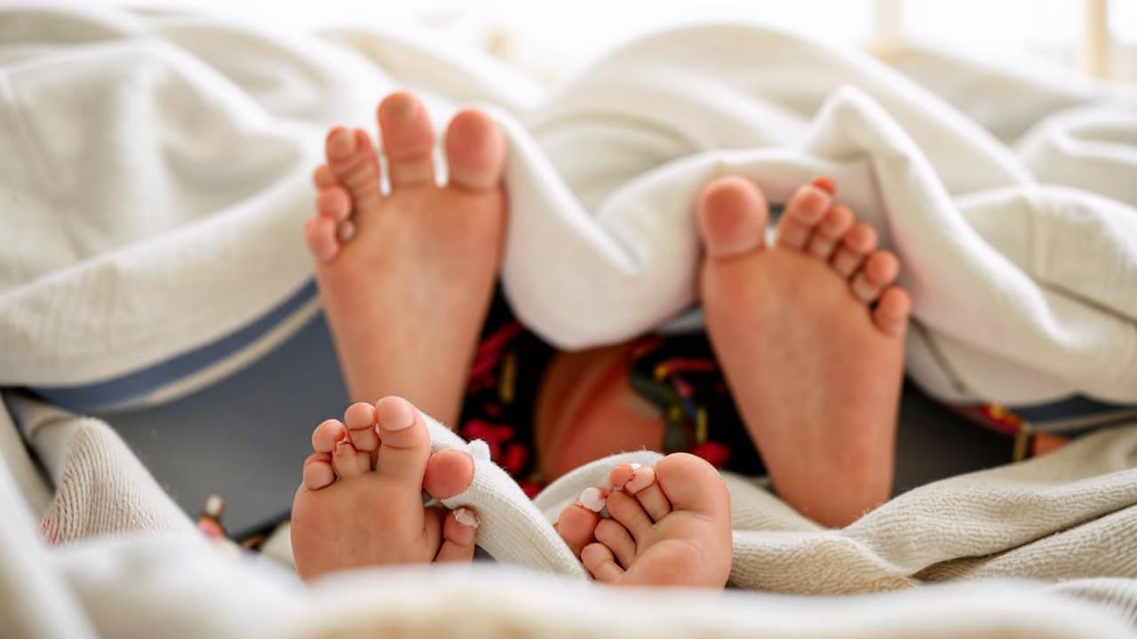 What is the relationship between foot size and life expectancy?