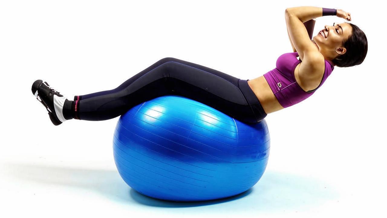 6 Pilates exercises with a fitness ball